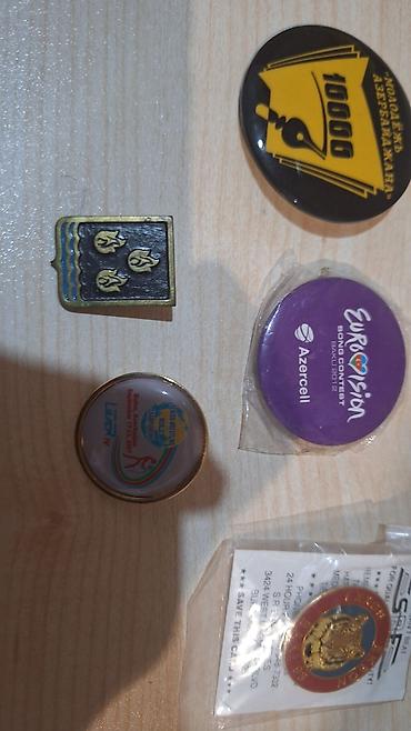 Kolleksiya üçün müxtəlif dövrlərə aid nişan və bədclər dəsti - - şəkil 4