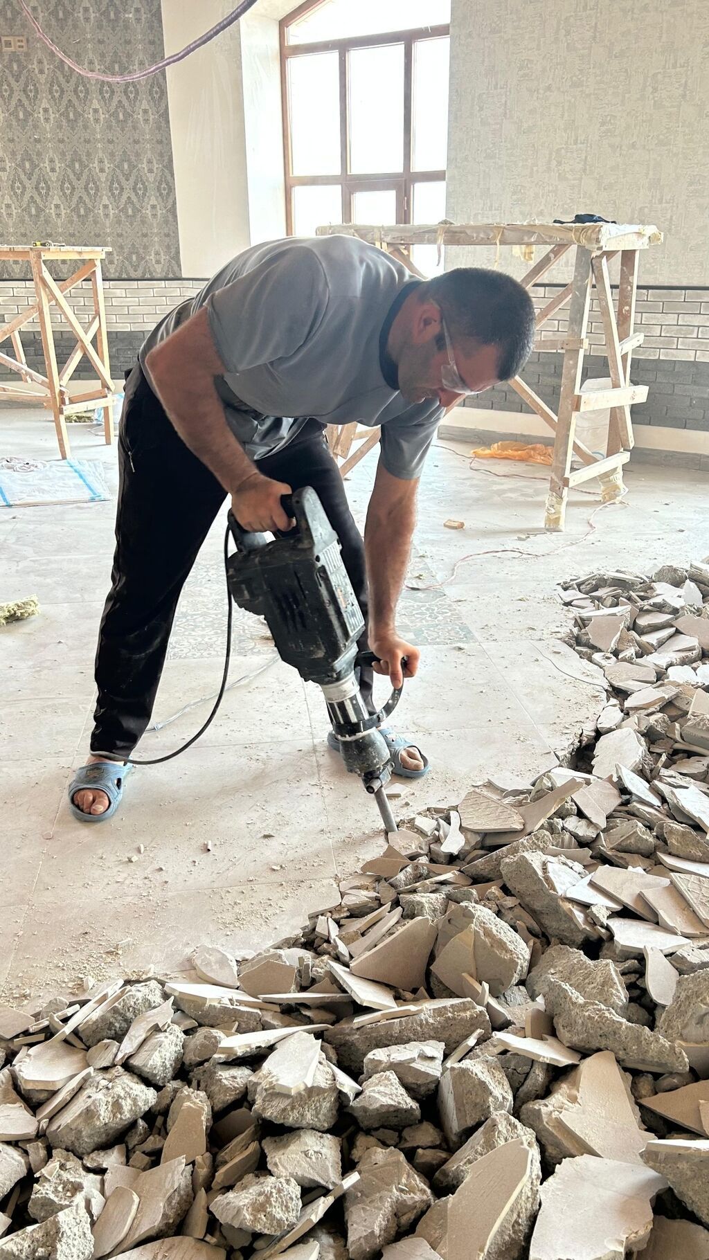 Bütün növ söküntü işləri, dağıntı işləri, bütün növ yükdaşıma işləri