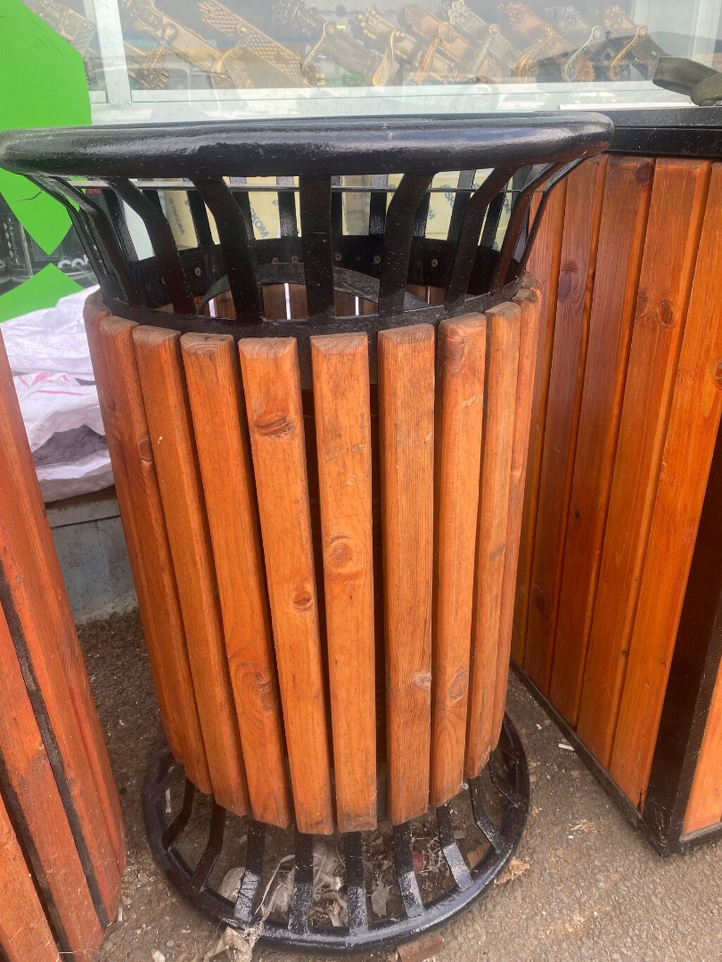 Açıq məkan üçün dekorativ zibil qabı.İstənilən növdə zibil qabılar