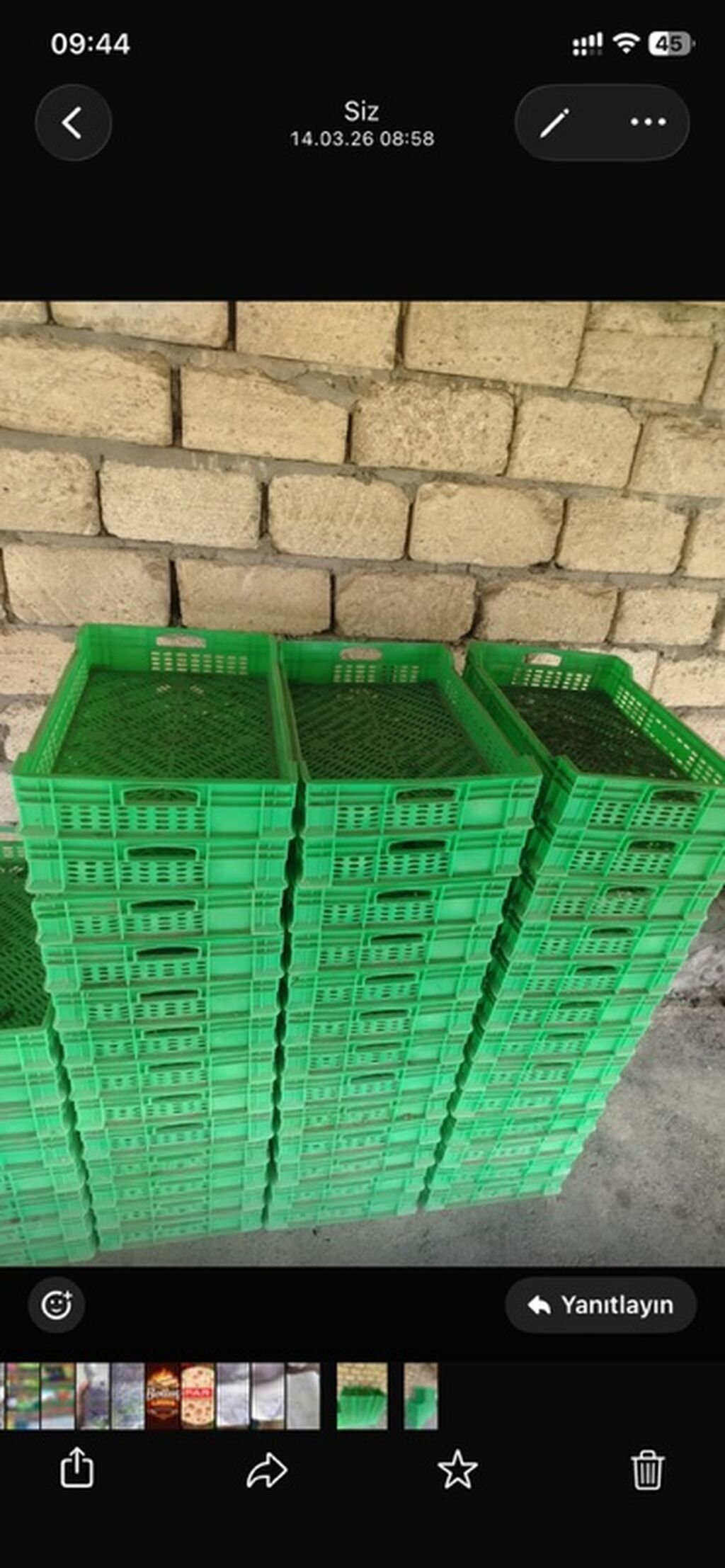 Yaşıl rəngdə olan bu plastik yeşiklər müxtəlif məqsədlər üçün istifadə