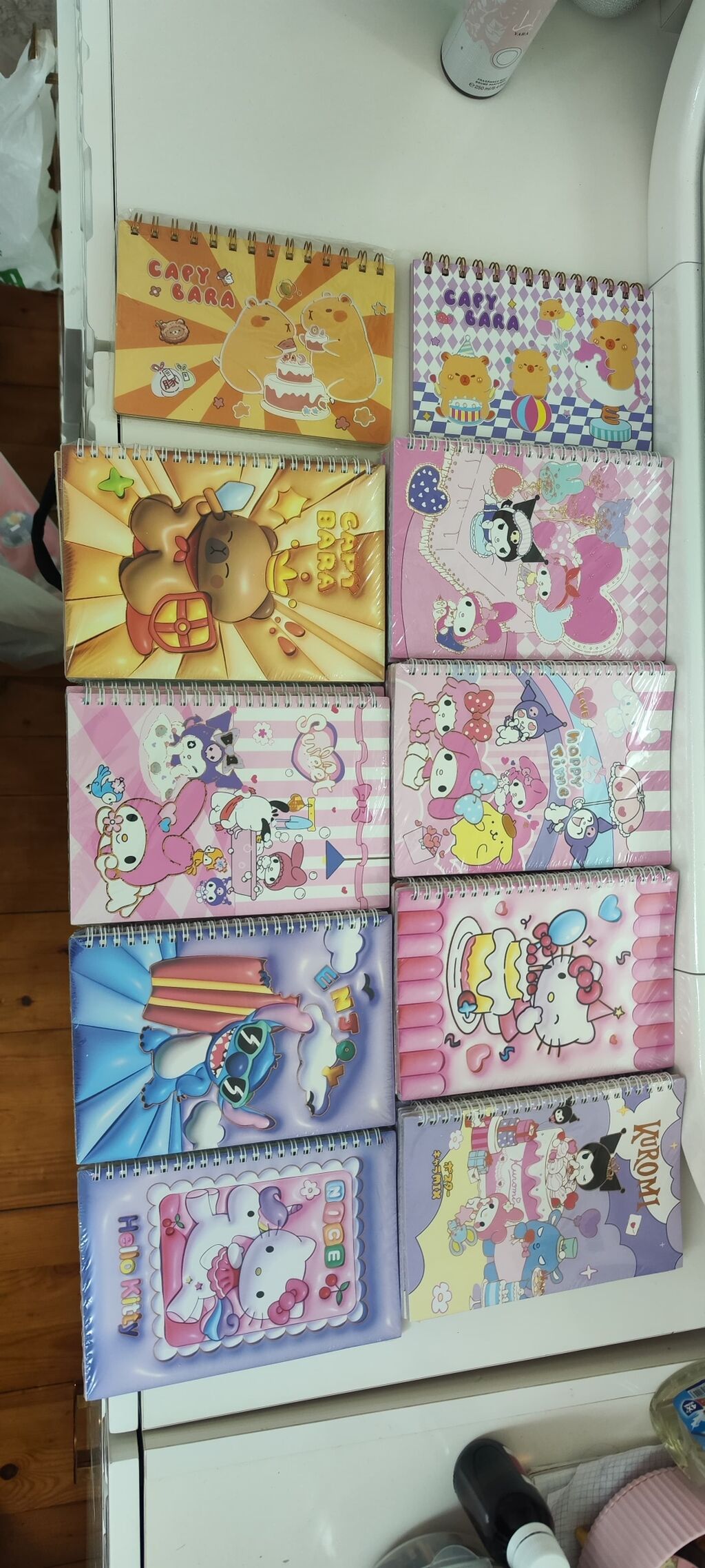 Qiymət- böyük spiral dəftərlər 2 azn, balaca zərli bloknotlar 1.50(3