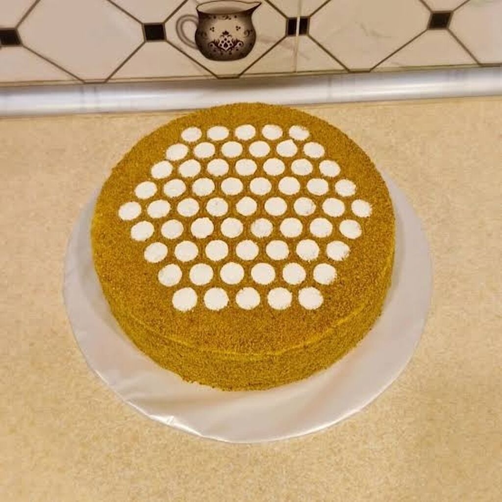 Bal tortu – klassik “Medovik” - Yuvarlaq forma,kremi zavarnoy ərzaqlar