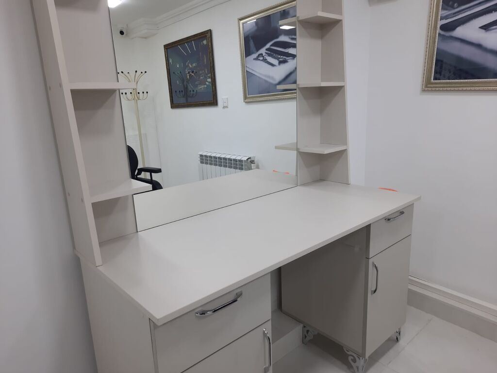 Saş kəsimi üçün masa, Güzgülü