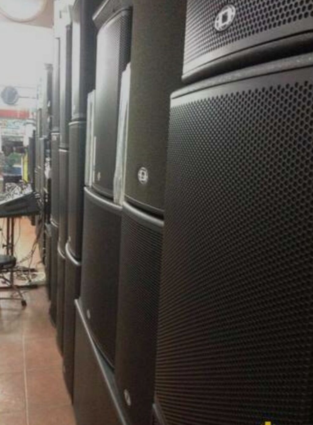 Səsin gücünü hiss et! 🔊 Yeni nəsil kolonkalarımız ilə musiqi sadəcə