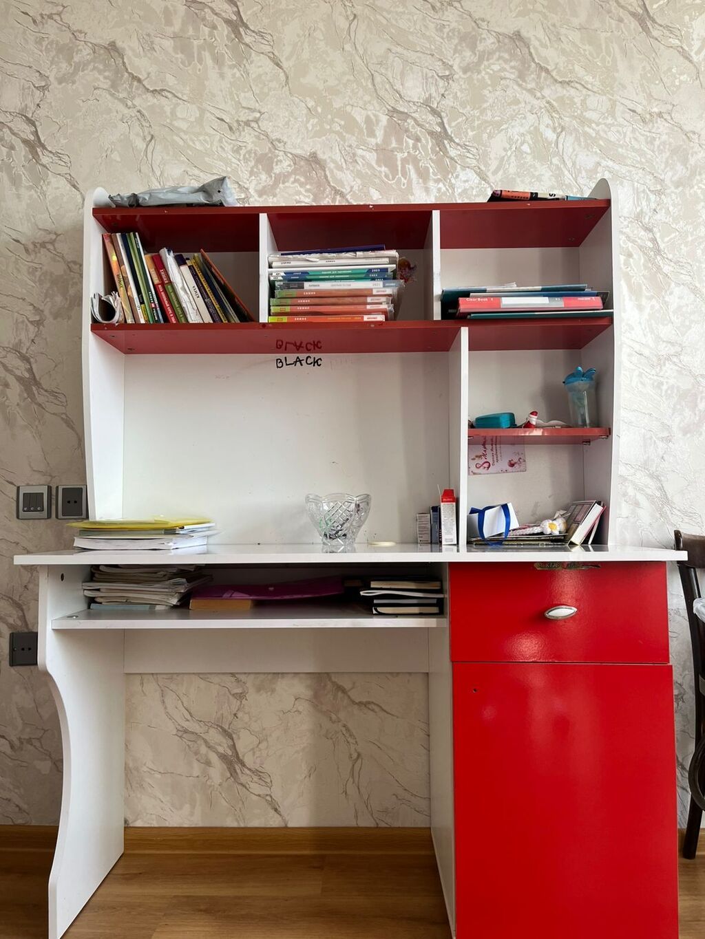 Oğlan və qız üçün, Siyirməli, Yazı masası, Stulsuz