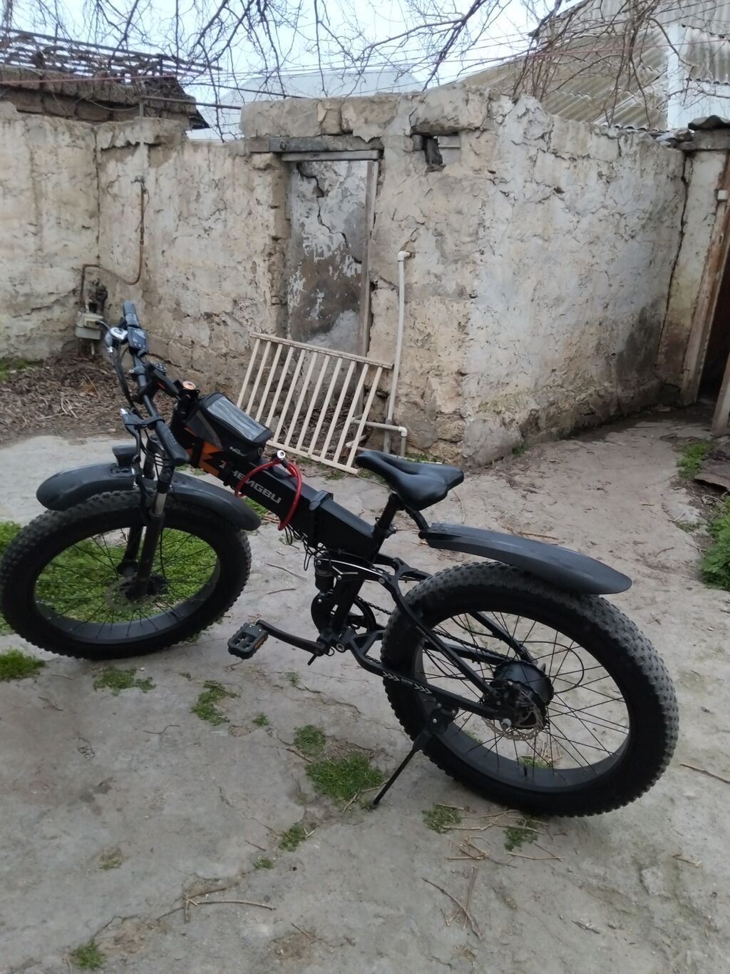 Elektrik velosipedi – fatbike tipli, qalın təkərlərlə - Güclü