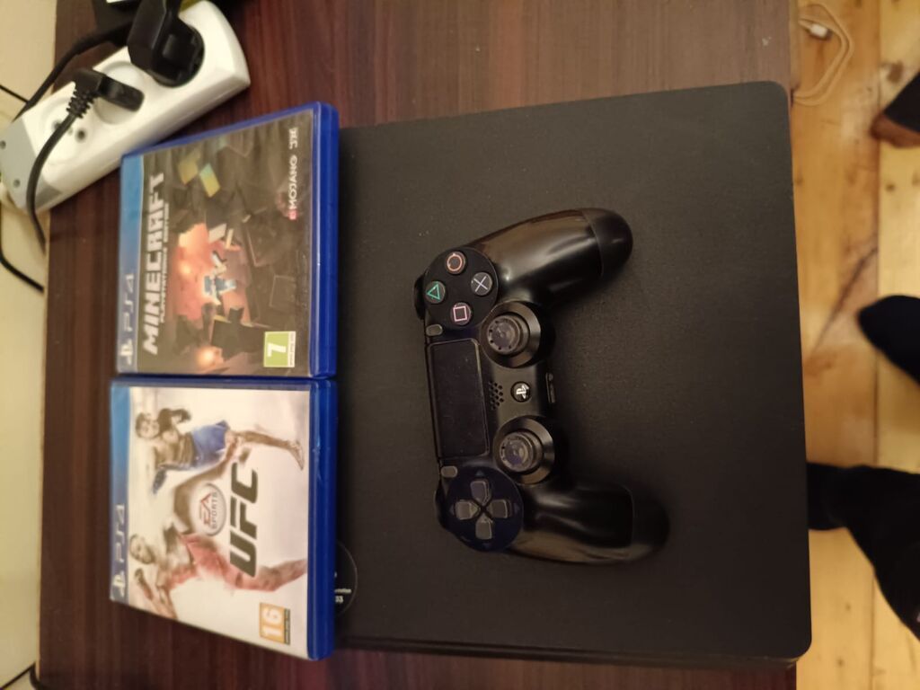 Ps4 slim 2 disk UFC Minecraft oyunlar gta5 god of war last of us part