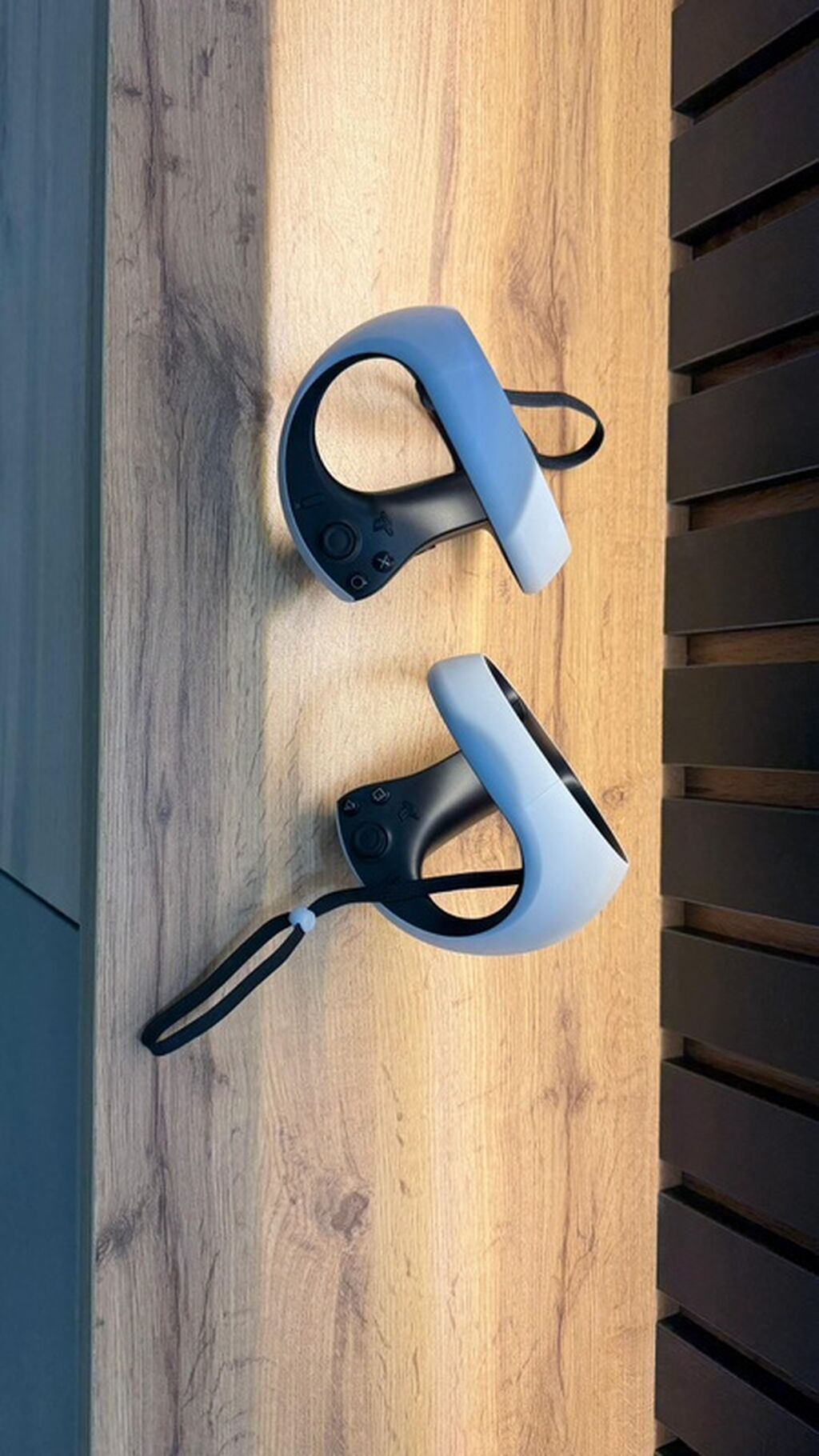 Məhsul: PlayStation VR2 başlıq və Sense kontrollerləri dəsti Təsvir