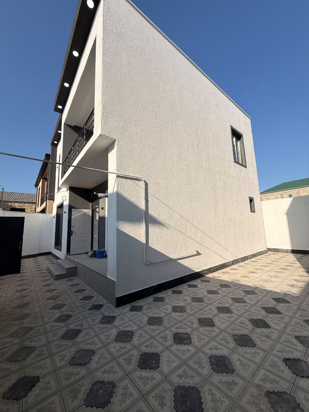 4 otaqlı, 200 kv. m, Yeni təmirli