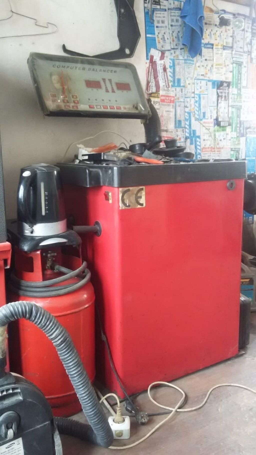 Təkər balans aparati. Kompressor 100 litirlik 3 fazayla calisir