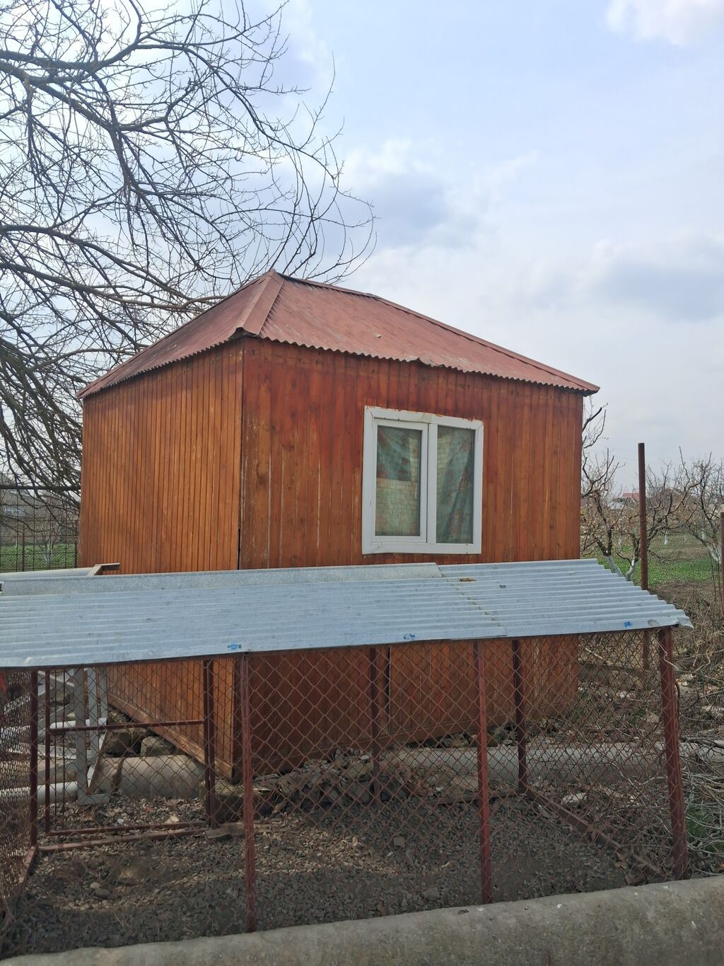 Taxta bağ/ehtiyat anbarı – daşınan mini ev tipli konstruksiya -