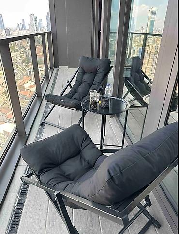 Həm şezlonqlar həm də sehpa qatlana bilir, komfortludur, bağ evi - şəkil 4