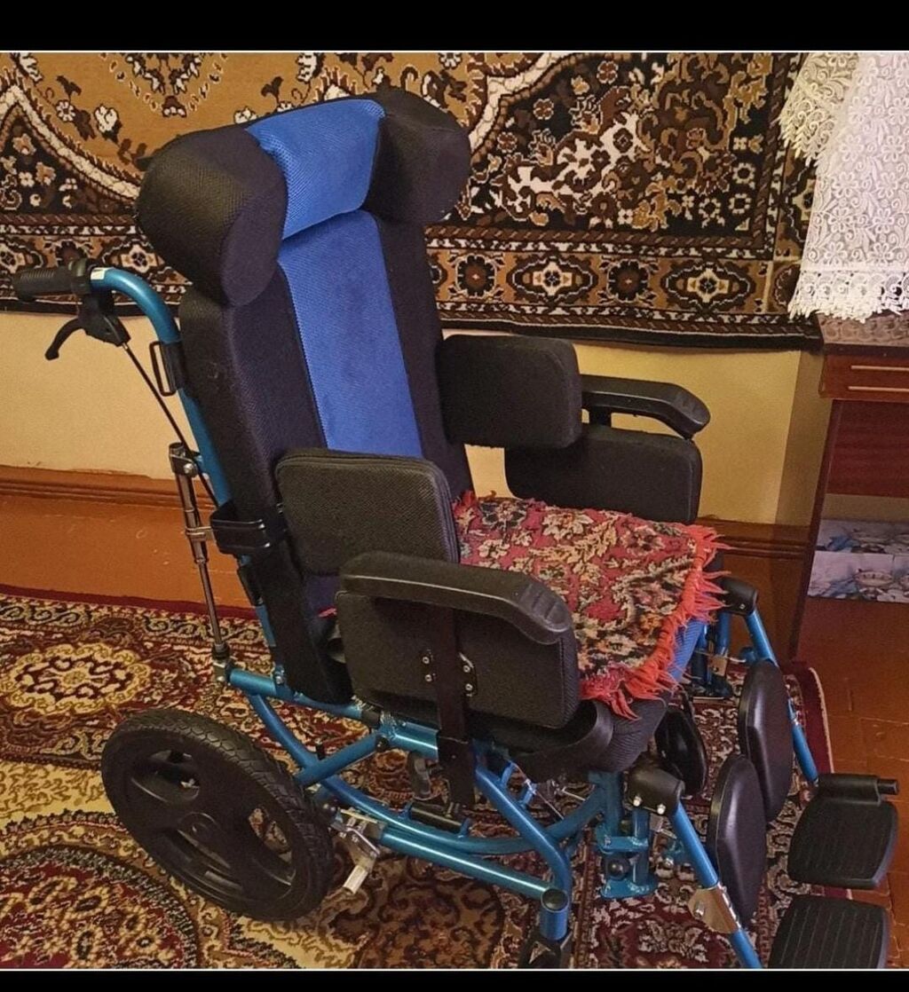 Uşaqlar üçün ortopedik təkərli kreslo - Yüksək dayaqlı başlıq