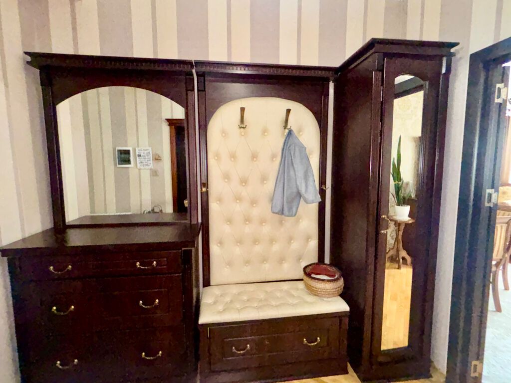 Əla vəziyyətdədir. Ayrı-ayrılıqda da qoyula bilər. Qiyməti 400 m. Real