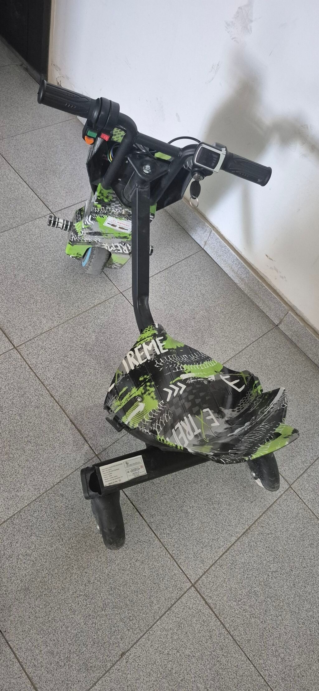 İşlənmiş Elektrik samokat 6", ≤ 250 Vt, 36 - 45 km/s, Ünvandan götürmə