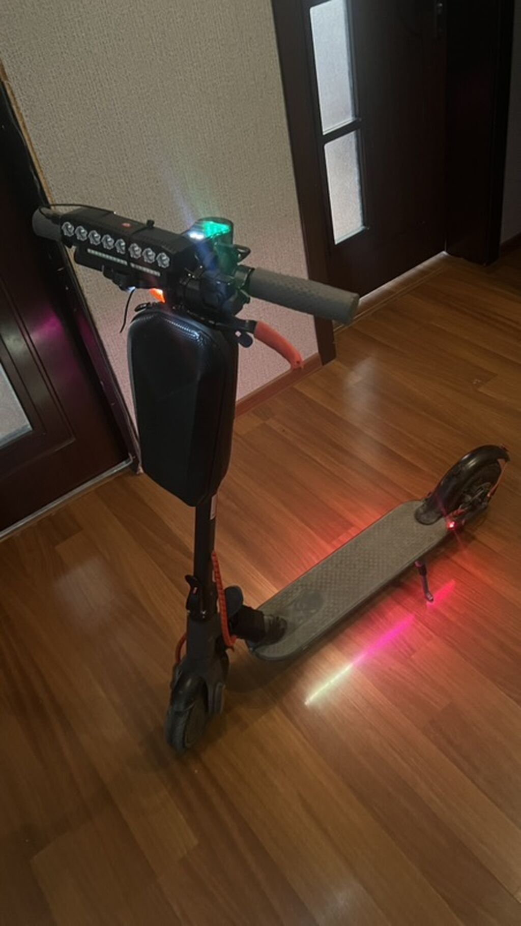 İşlənmiş Elektrik samokat 8", 251 - 350 Vt, 26 - 35 km/s