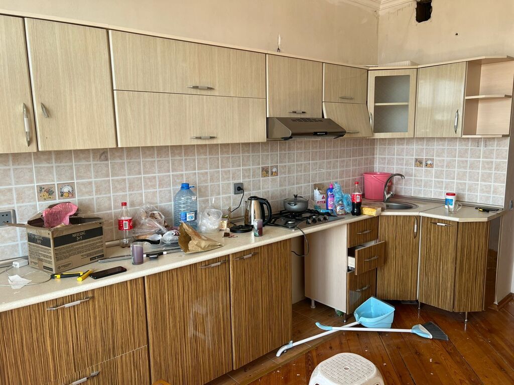 Metbex mebeli. 270azn. olcu 3.60sm. uzerunde qaz Moyka aspiratör