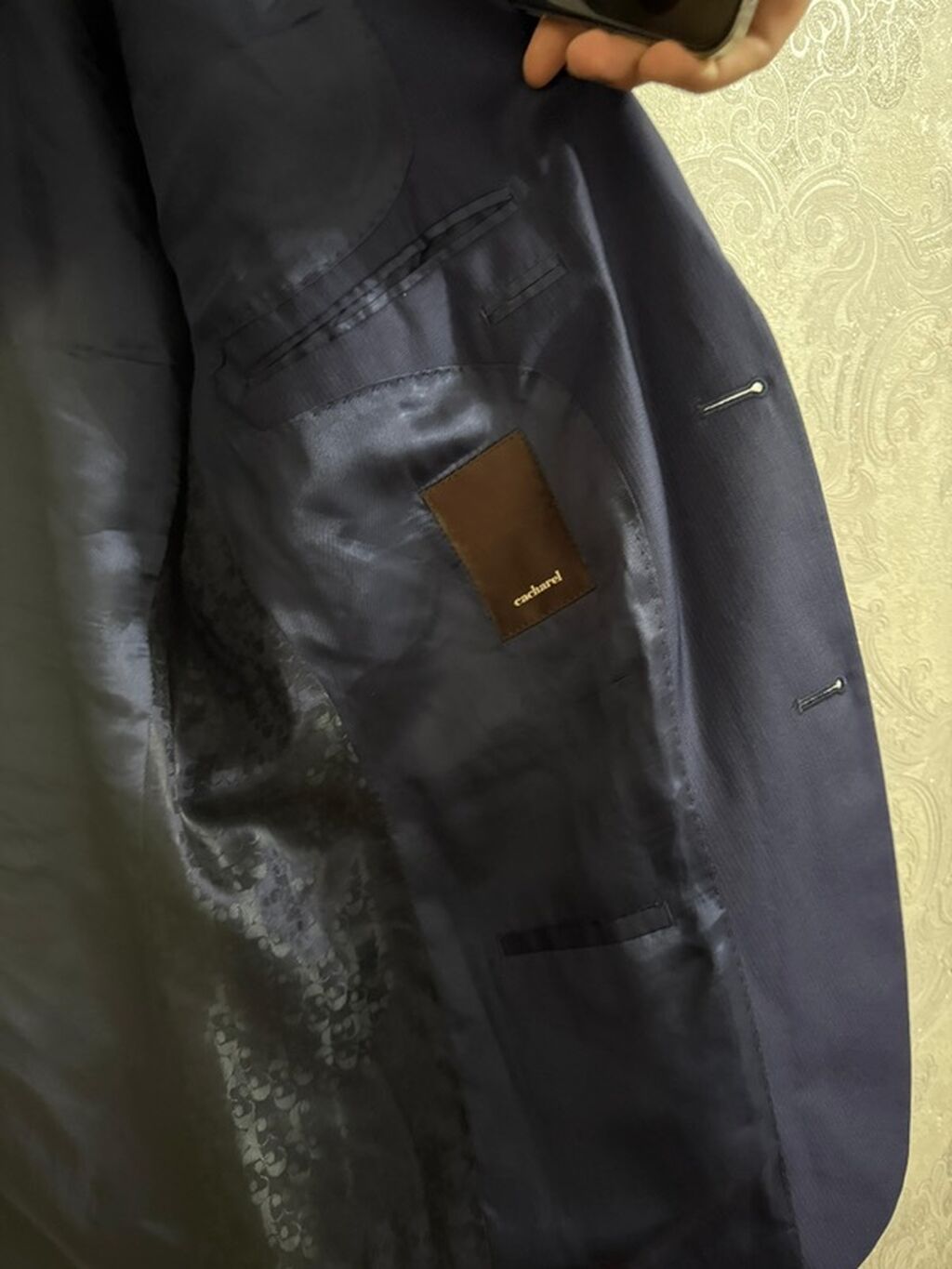 Cacharel kişi kostyumu – tünd göy rəngdə, klassik dizayn. - Brend