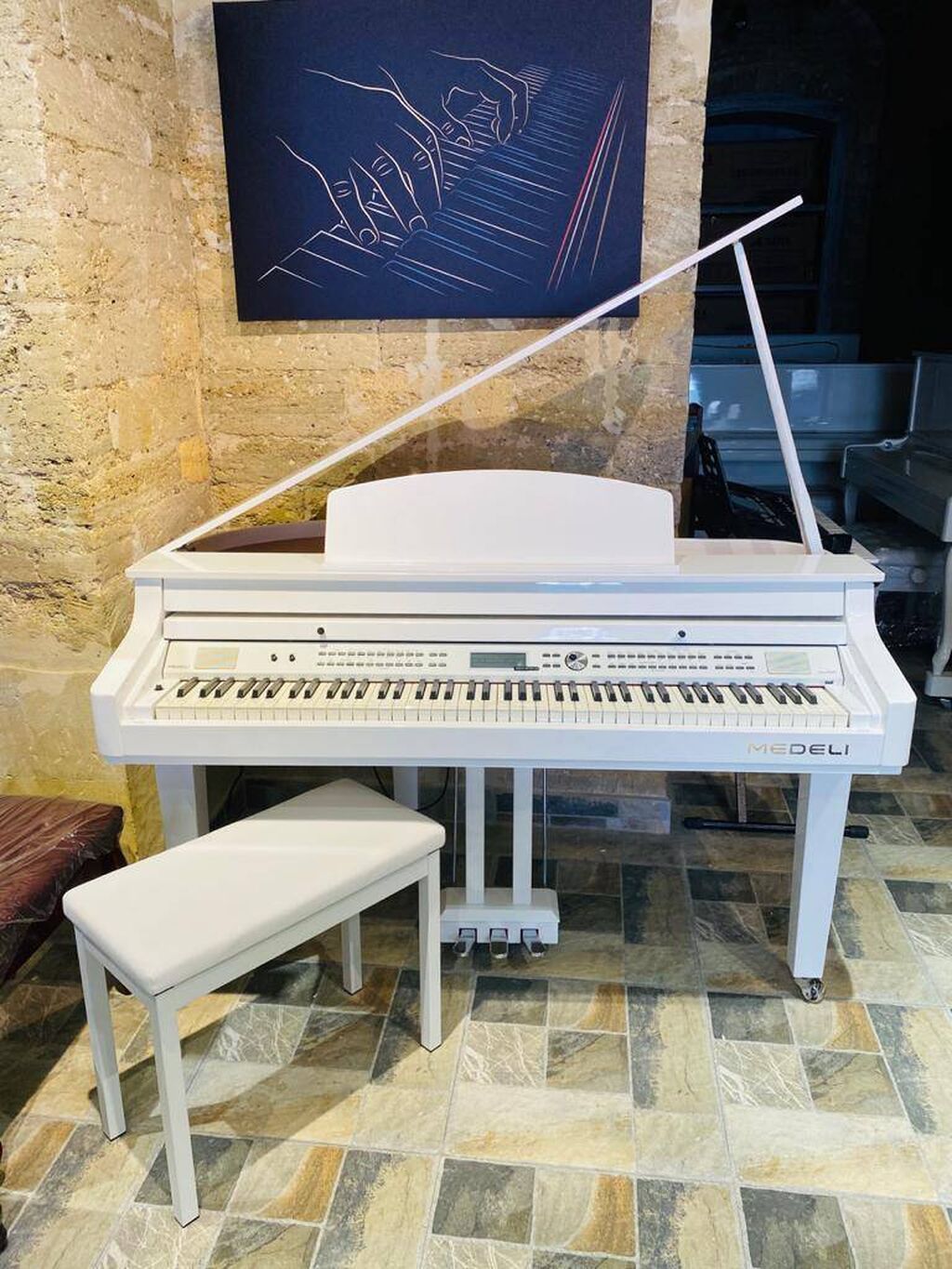 Medeli GRAND 510. Peşəkar pianoçuların tələblərinə cavab verə biləcək