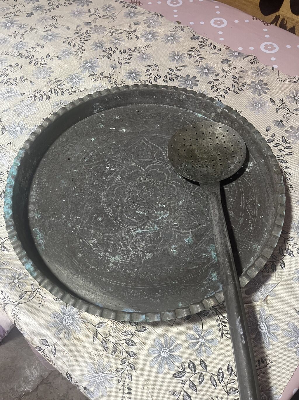 Məhsul: Qədimi Mis sini və dəlikli mis kepçe dəsti Təsvir: - Əl işi