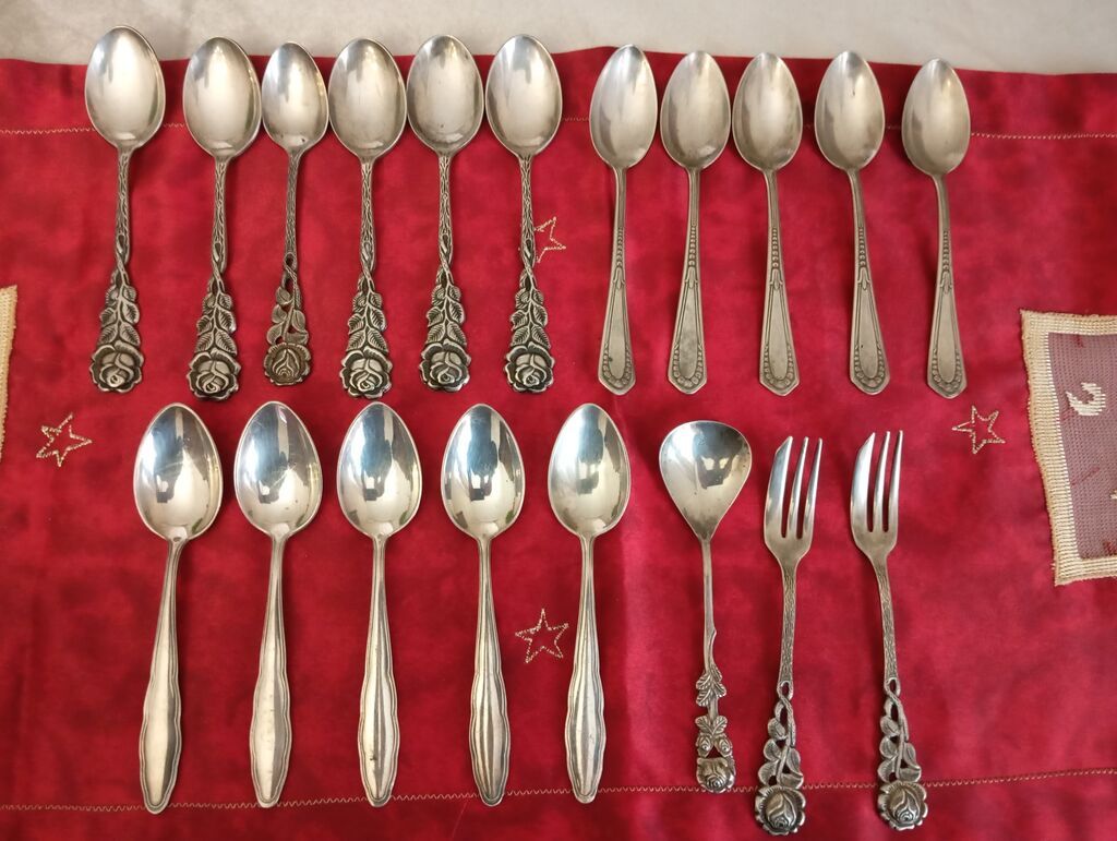 Gümüş rəngli antik üslubda stol qaşıq‑çəngəl dəsti Tərkib: - Müxtəlif