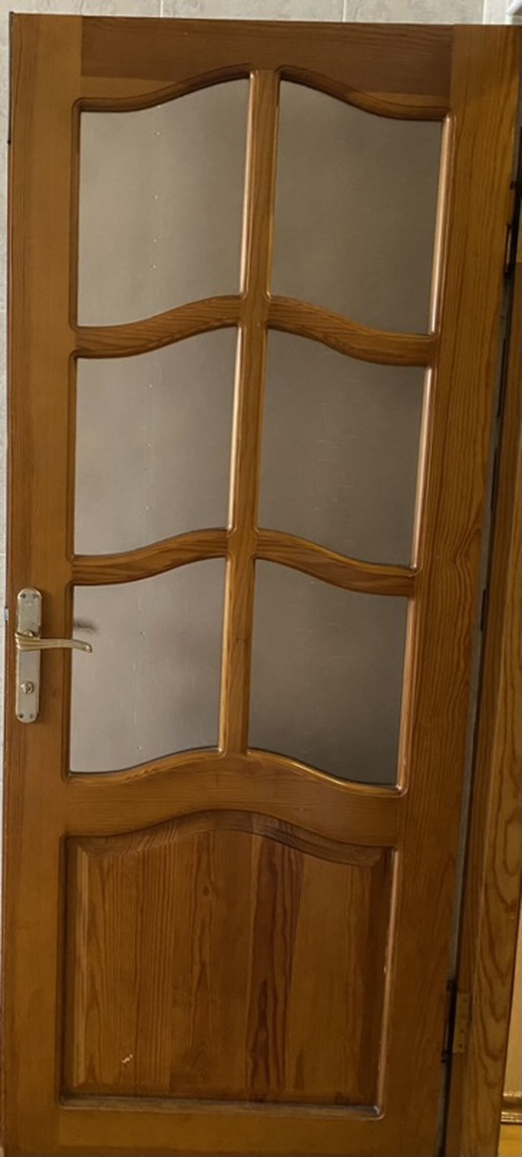 Taxta şüşəli otaq qapısı (4 ədəd mövcuddur) - Material: taxta