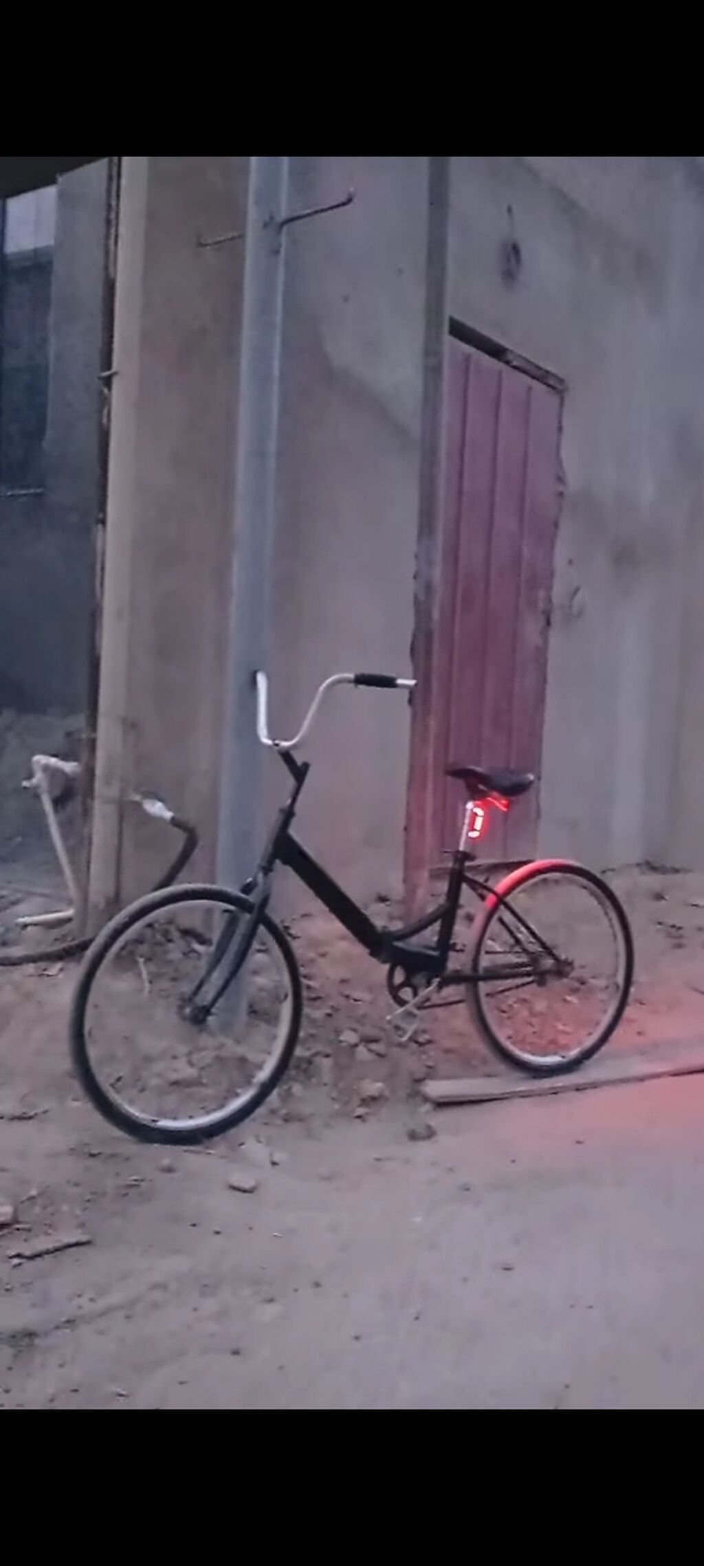 Velosiped heç bir problemi yoxdur teze krasqalanib 24 lükdur isteyen