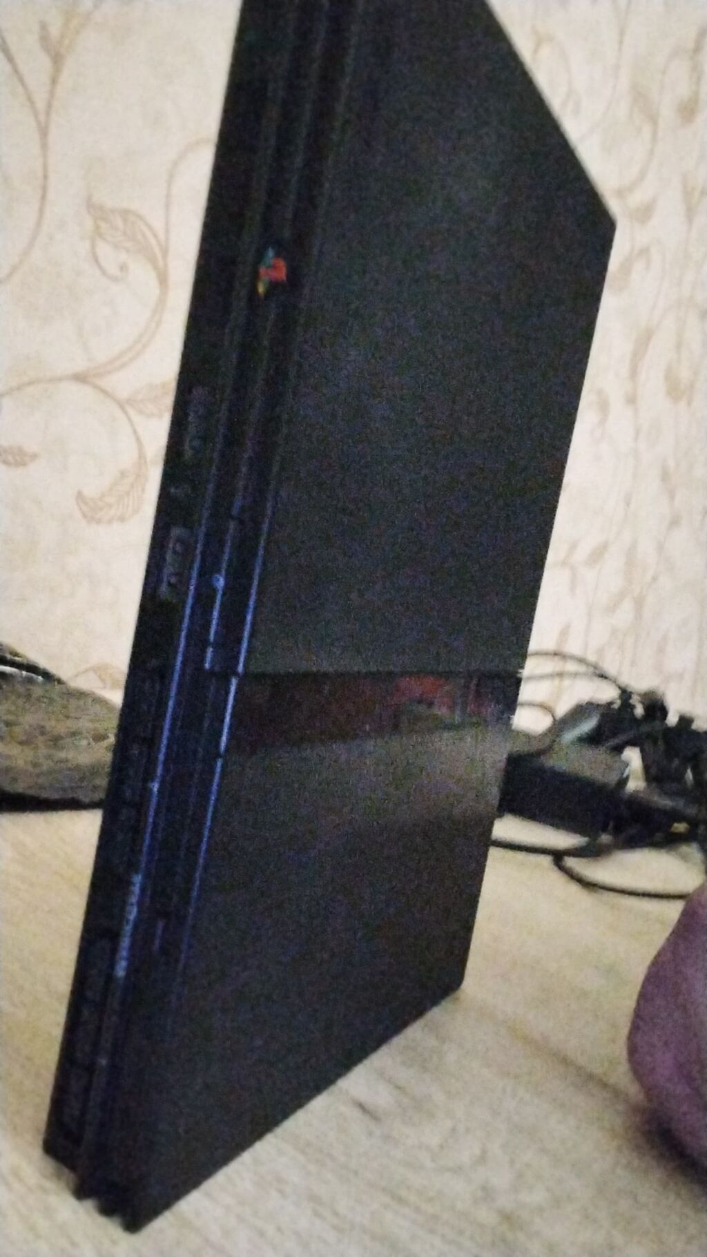 PlayStation 2 Slim oyun konsolu Xüsusiyyətlər: - Kompakt “Slim”