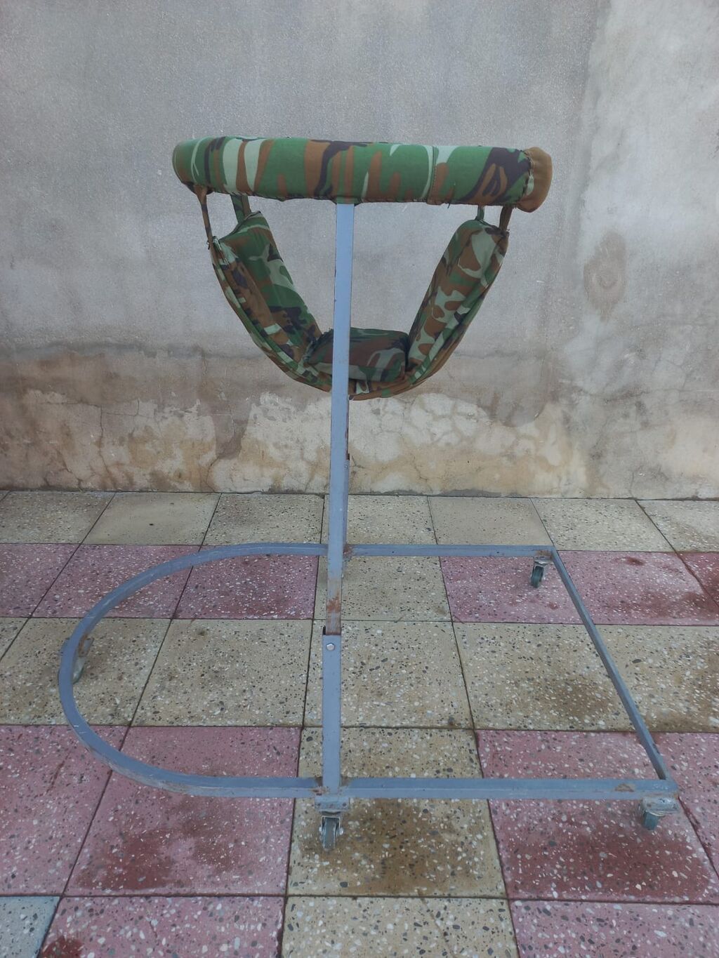 Uşaq gəzdirən piyada (walker) - Metal karkaslı, sabit və möhkəm