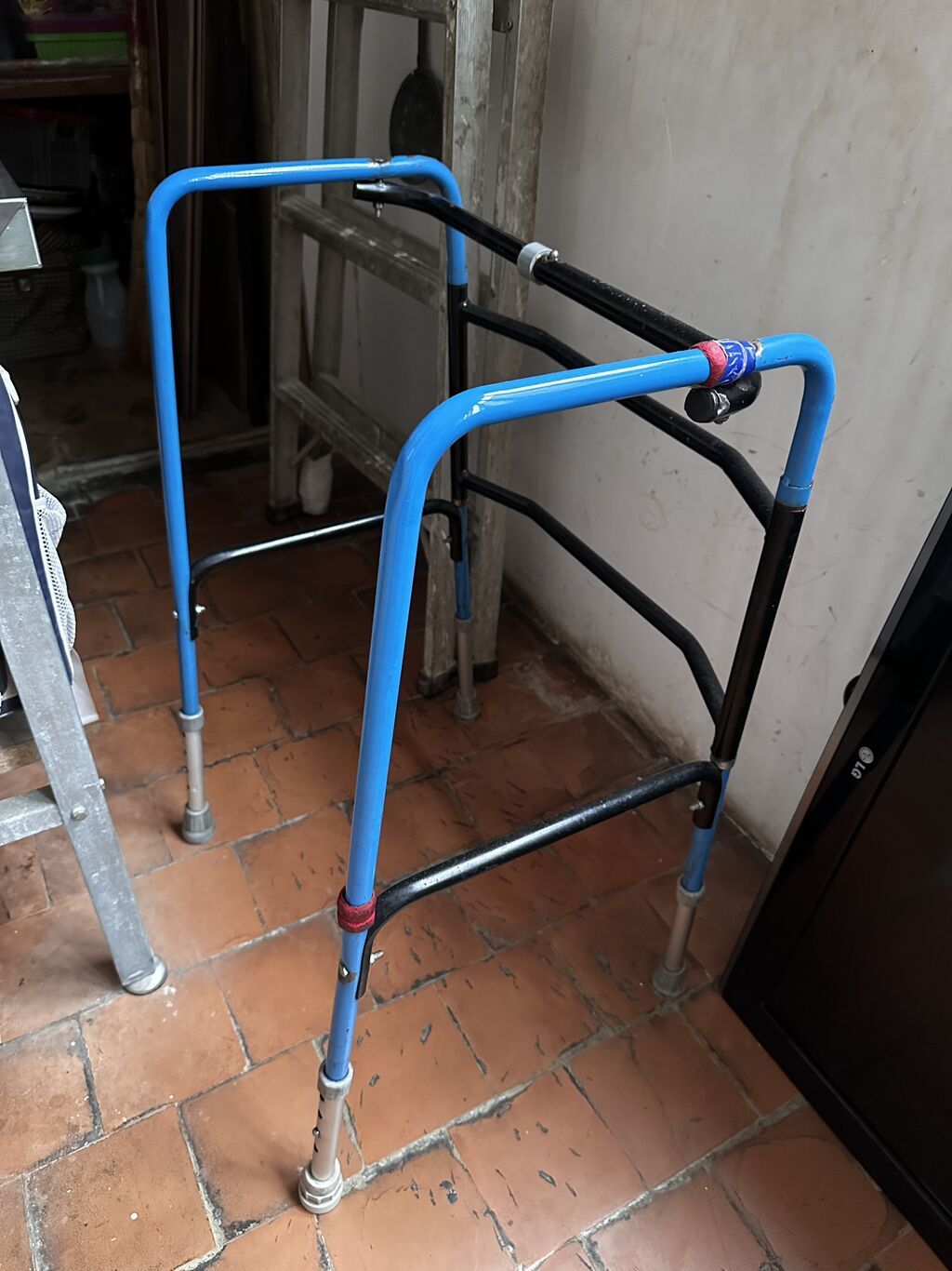 PULSUZ Tibbi gəzinti çərçivəsi (walker) - Yüngül metal