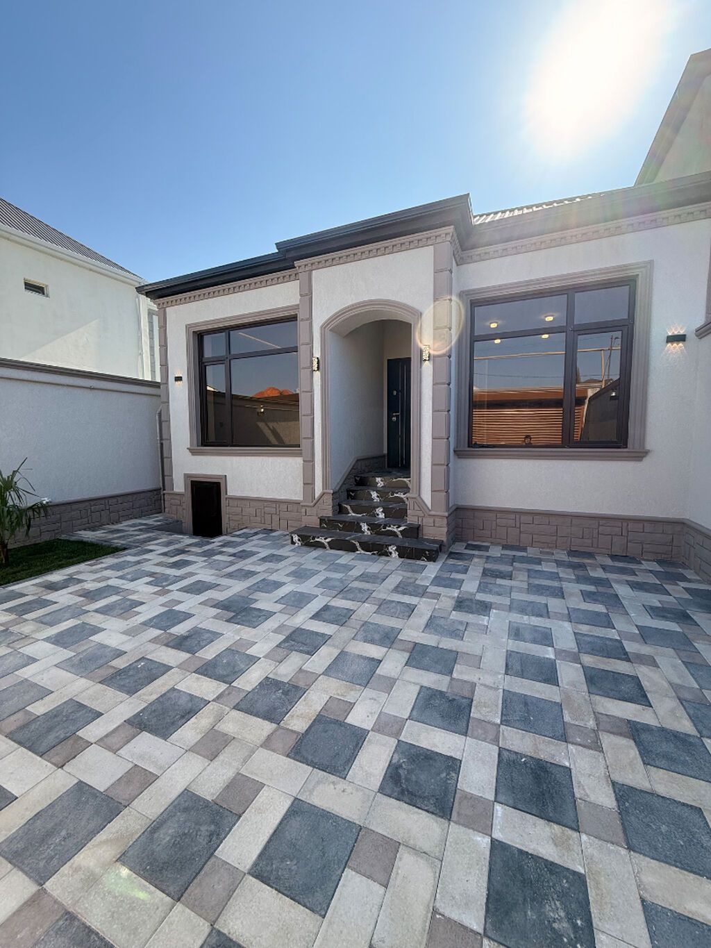 4 otaqlı, 130 kv. m, Yeni təmirli