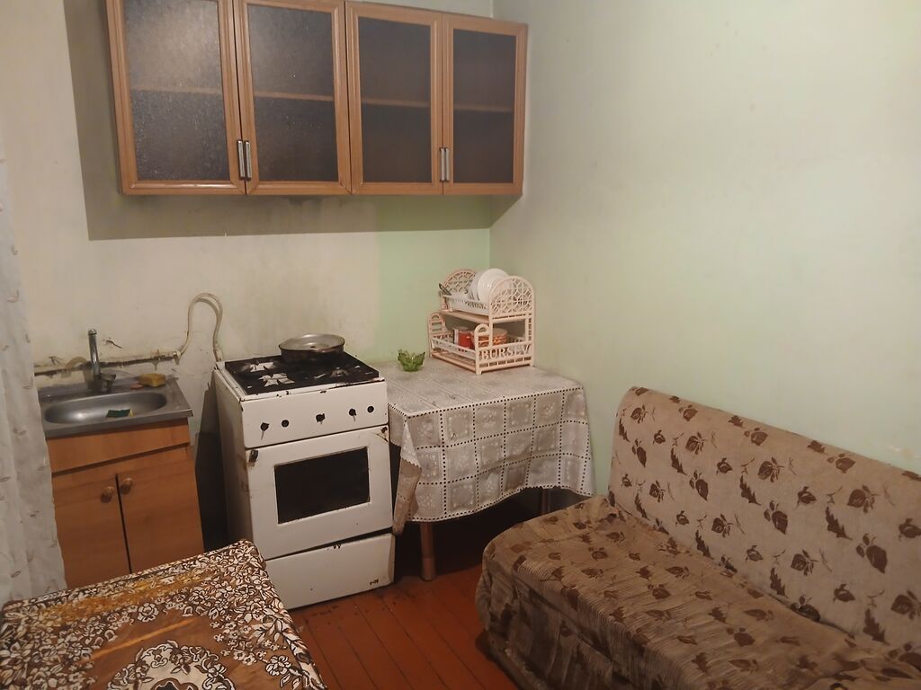 Ev 2 ci alatava xaliq faiqoğlu qarajının yaxınlığında yerləşir.Ev