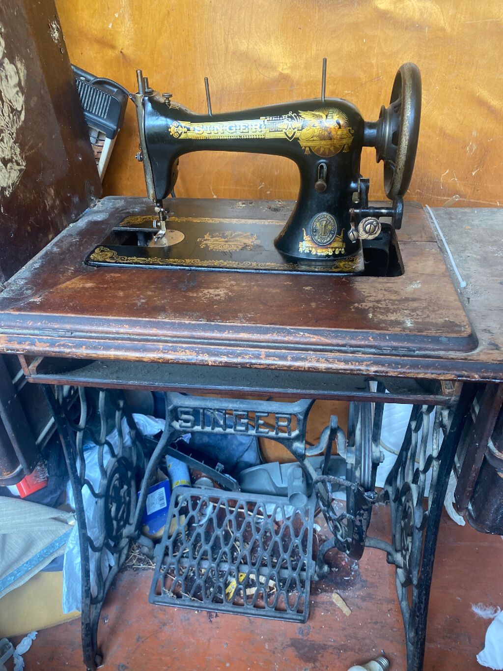 Məhsul: 1905-ci il Singer ayaqla işləyən tikiş maşını, orijinal dəmir