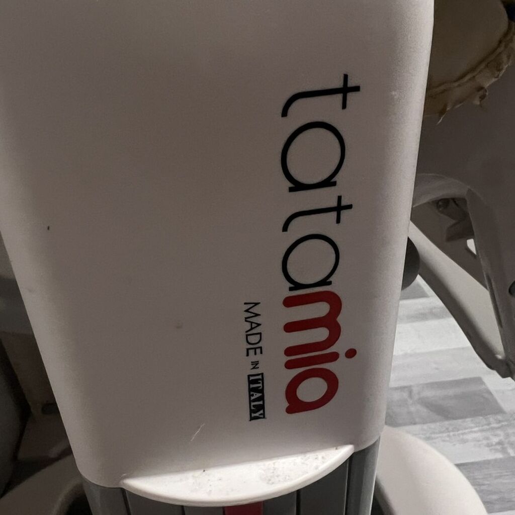 Uşaq üçün iki məhsul dəsti Yelencekde olir Iki ust yemek ustu var