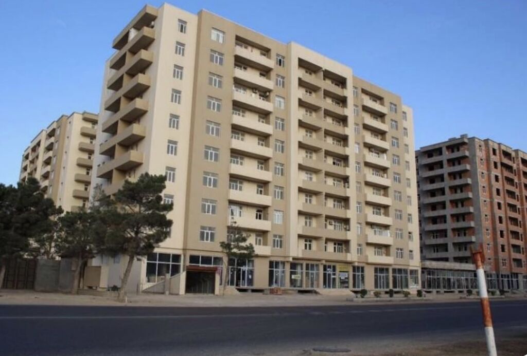 93.18 m² planlı 2 otaqldan 3 otağa duzəlmiş mənzil - Qonaq otağı