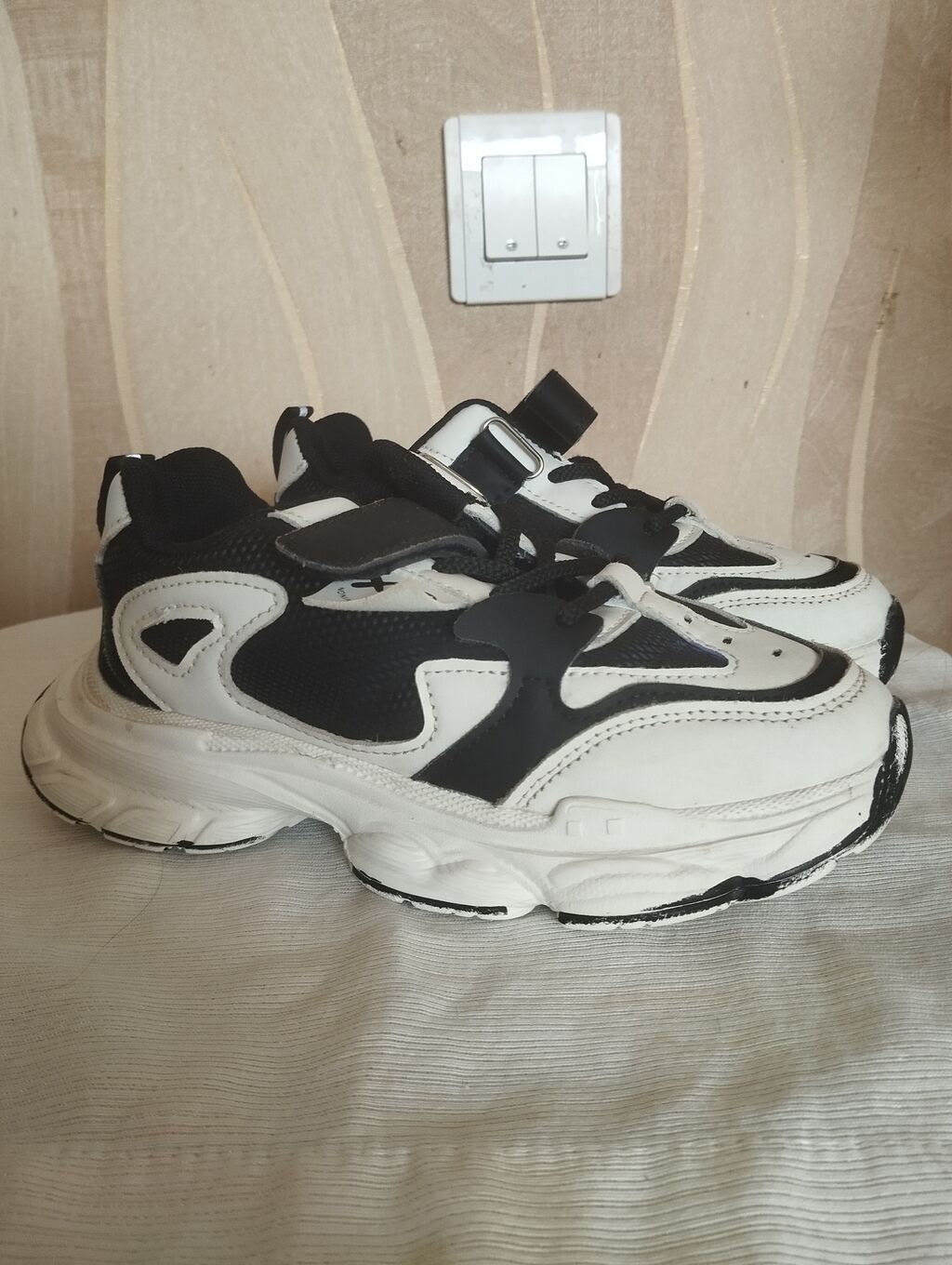 Rəng - Bej Krossovkalar, FLO, Ölçü: 34, Qız üçün