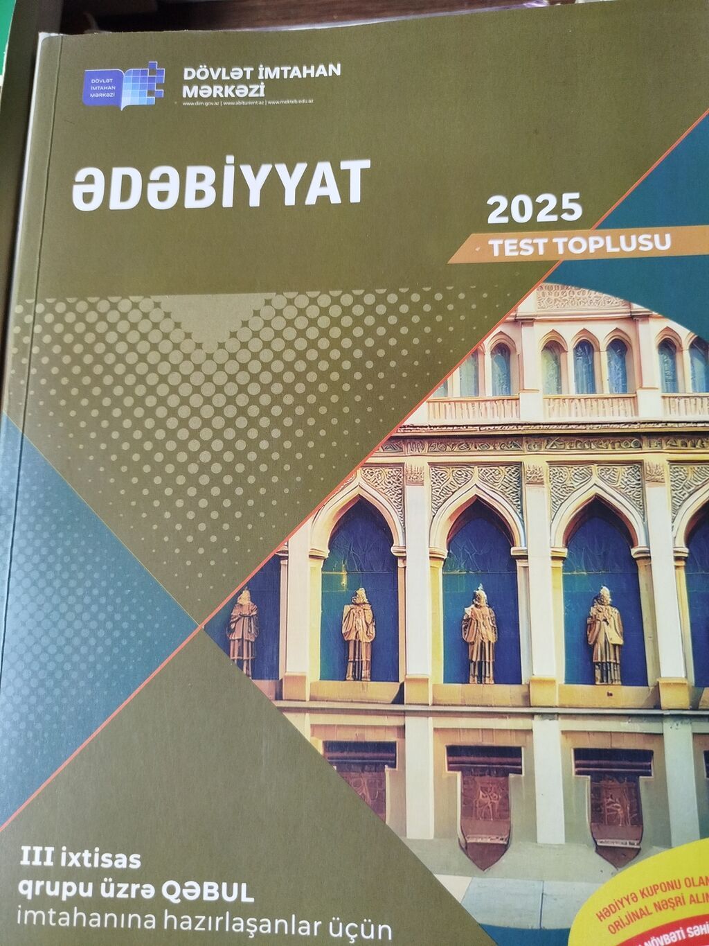 Edebiyyat test toplusu 4-5 gundu alinib ve deyerinnen cox ucuz satilir