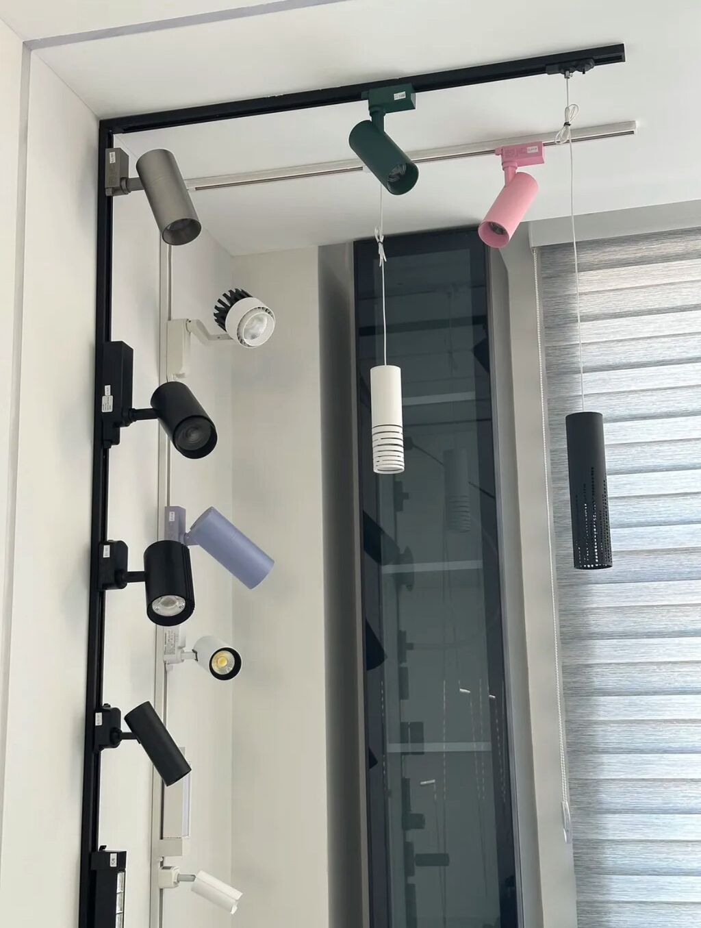 Reys işıqlandırma sistemi. Reysin metrəsi 3.2 azn. İşıq aksesuarları