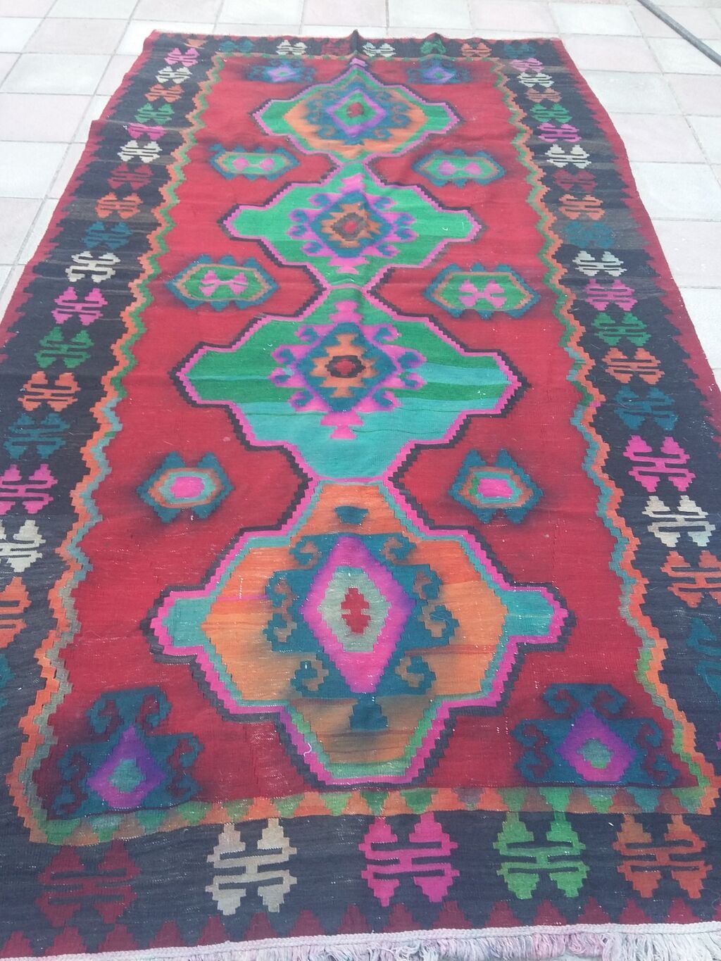 Rəngarəng əl toxuması kilim - Dizayn: Qafqaz motivli, çoxrəngli