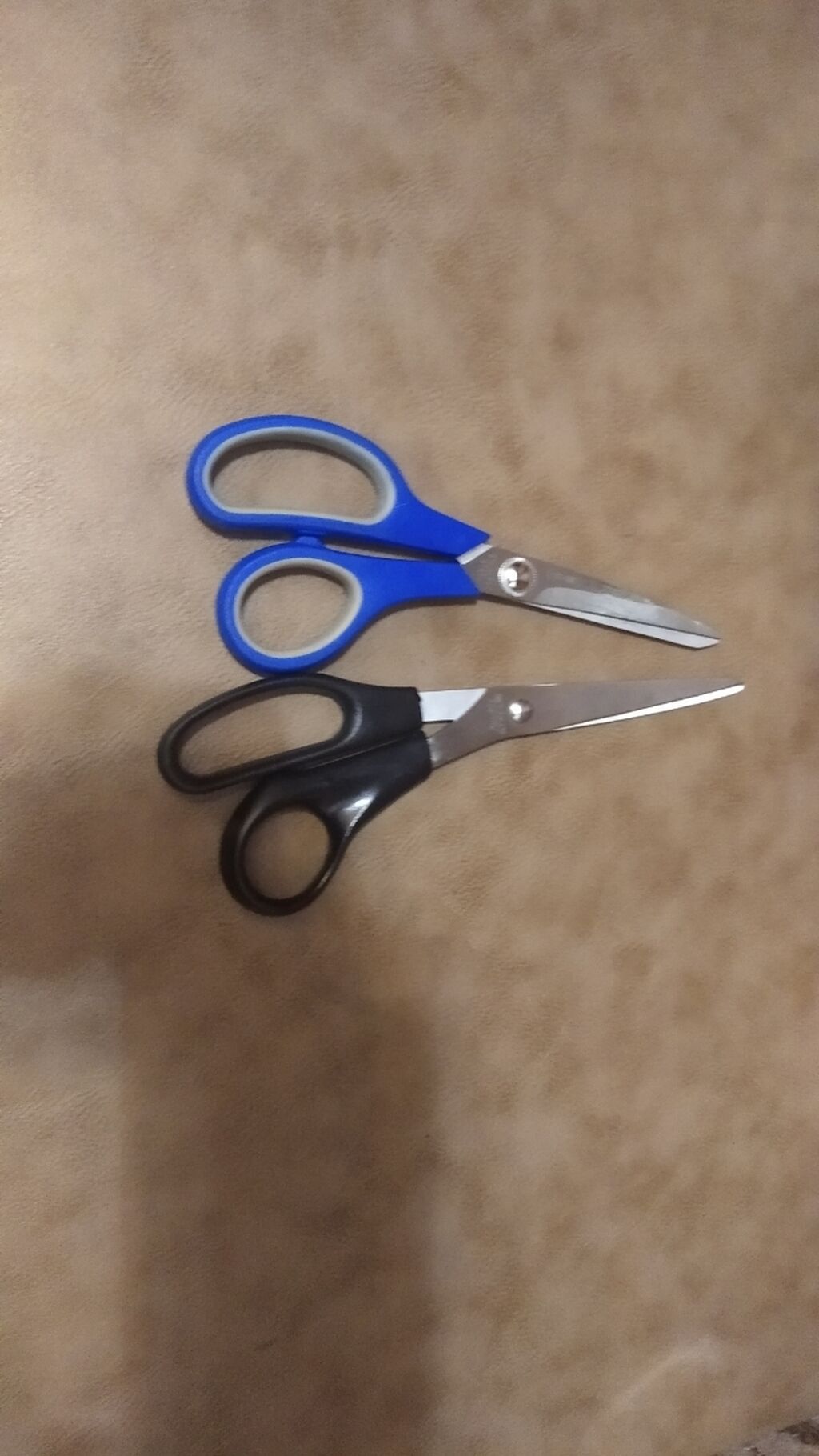 Qayçı biri tezedi biri az istifadə olunub