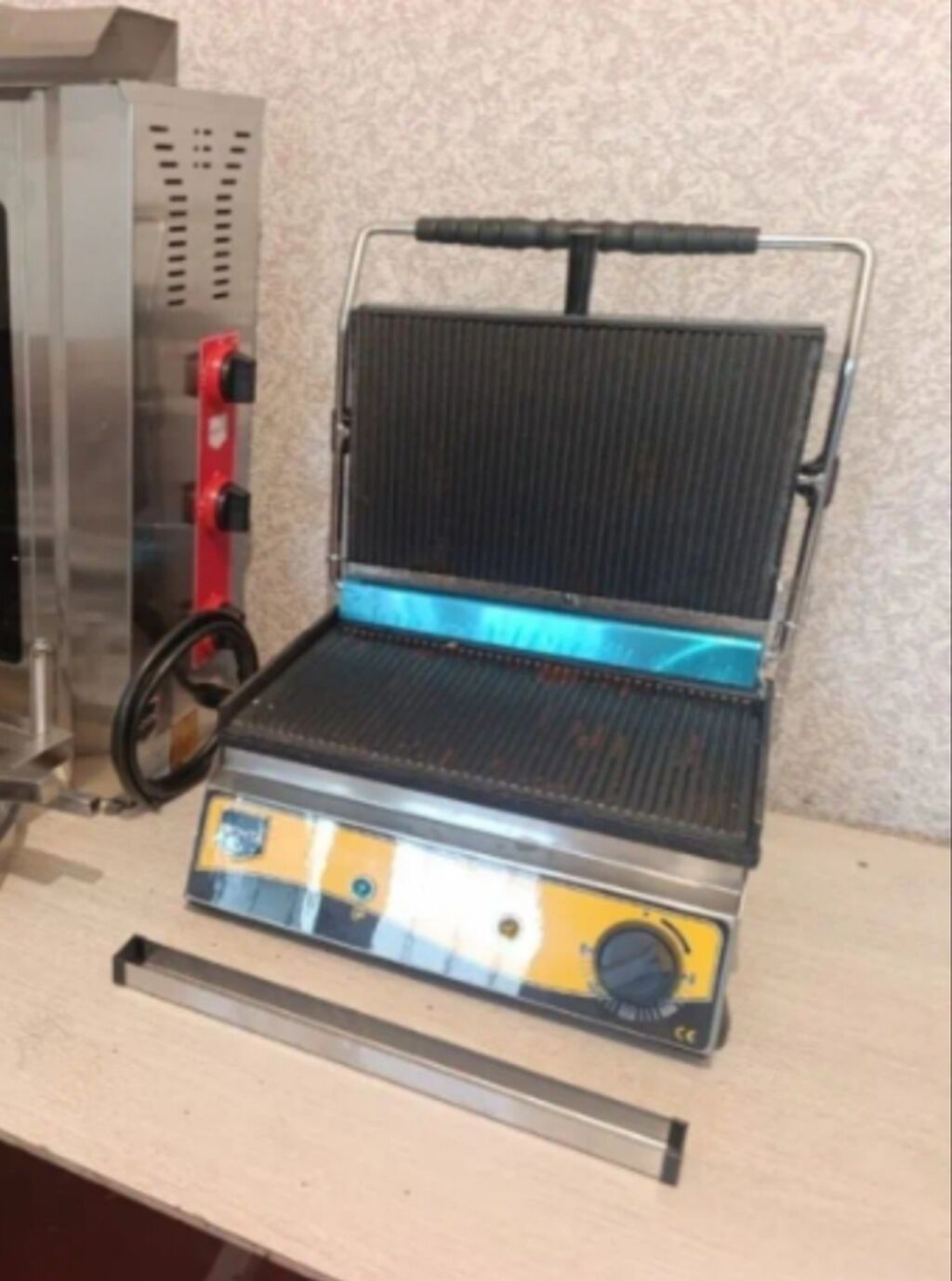 Toster aparatı satılır. Yenidir. Türkiyə istehsalı. Remta firması