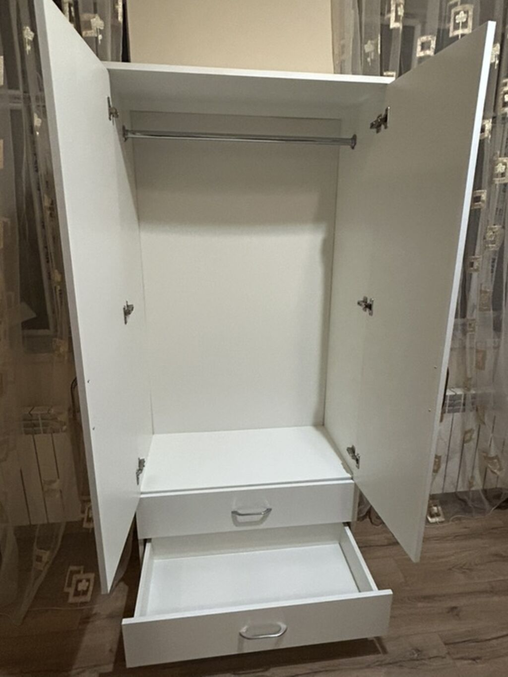 Ağ rəngli iki qapılı geyim şkafı 90х48х198 - Daxildə paltar asmaq