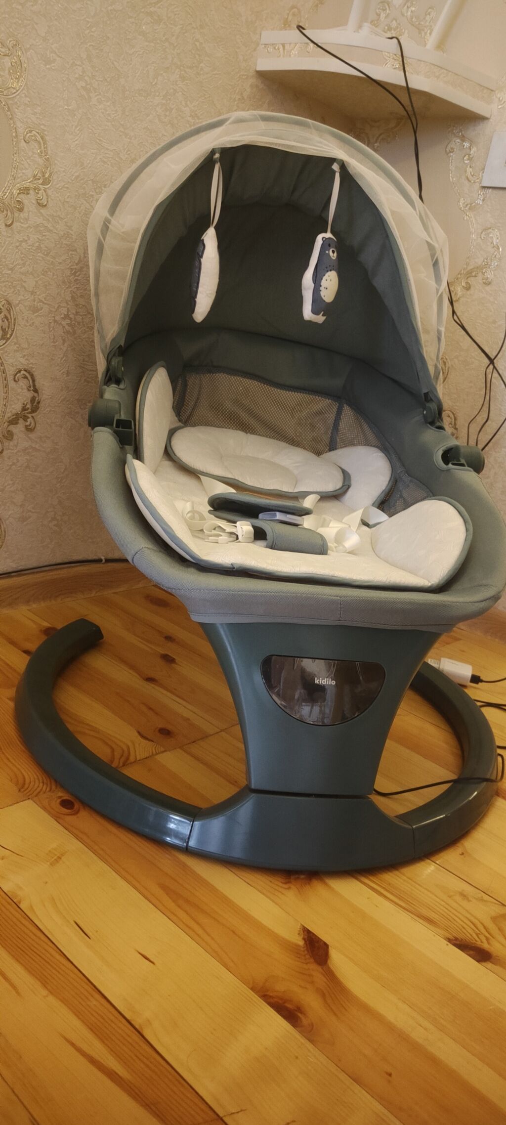 Oğlan və qız üçün, Dördbucaq, Beşik, Dəstsiz, Matras ilə, Yellənmə mexanizm ilə