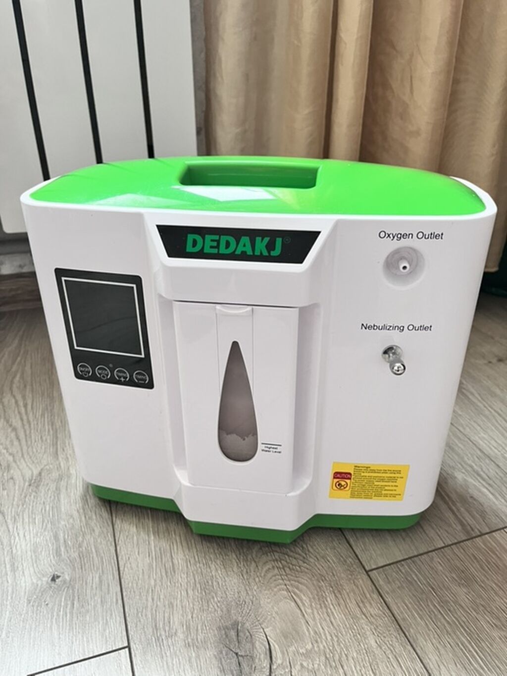 DEDAKJ oksigen konsentratoru - Oksigen çıxışı: ön paneldə “Oxygen