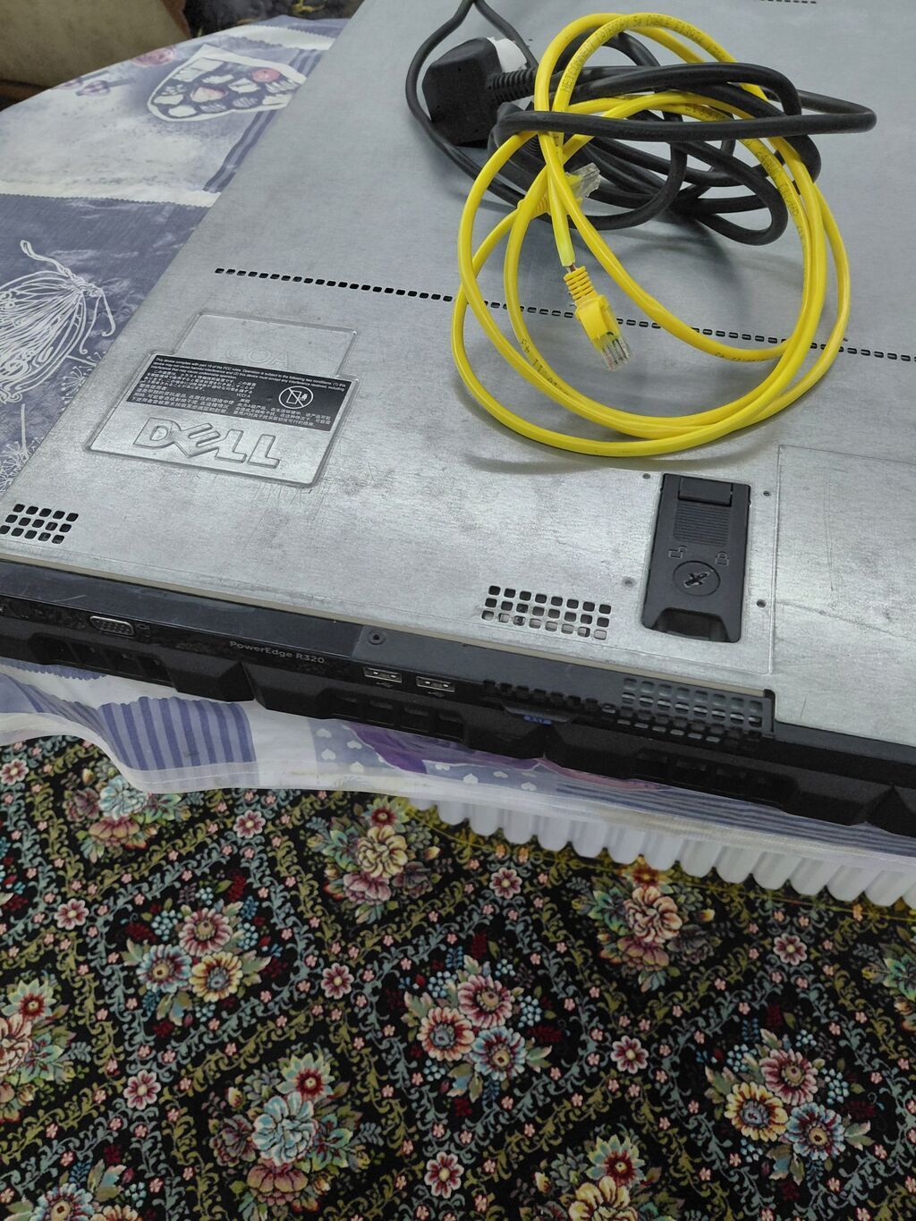 Dell PowerEdge R520 rack tipli server Xüsusiyyətlər və interfeyslər