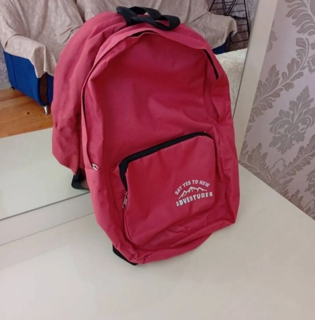 Qırmızı çiyin çantası/rüqsak - Rəng: parlaq qırmızı - Ön hissədə “Say