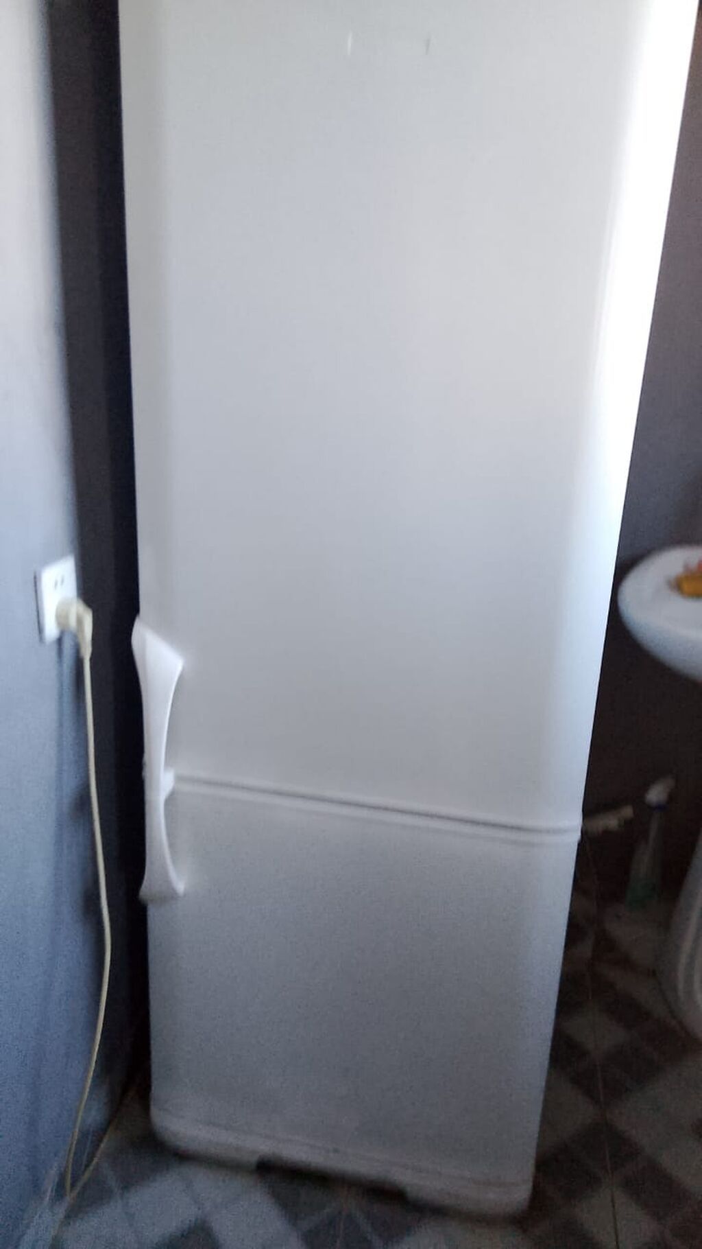 Soyuducu 300azn alinib 220azn satilir unvan.savalan.Leman86🧚‍♀️kod0042