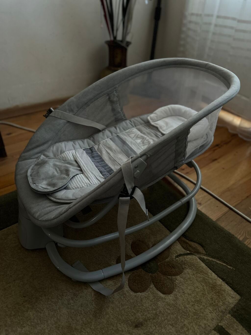 Nənni, Yeni kimidir, çox az istifadə edilib. Telefona proqram yukleyib