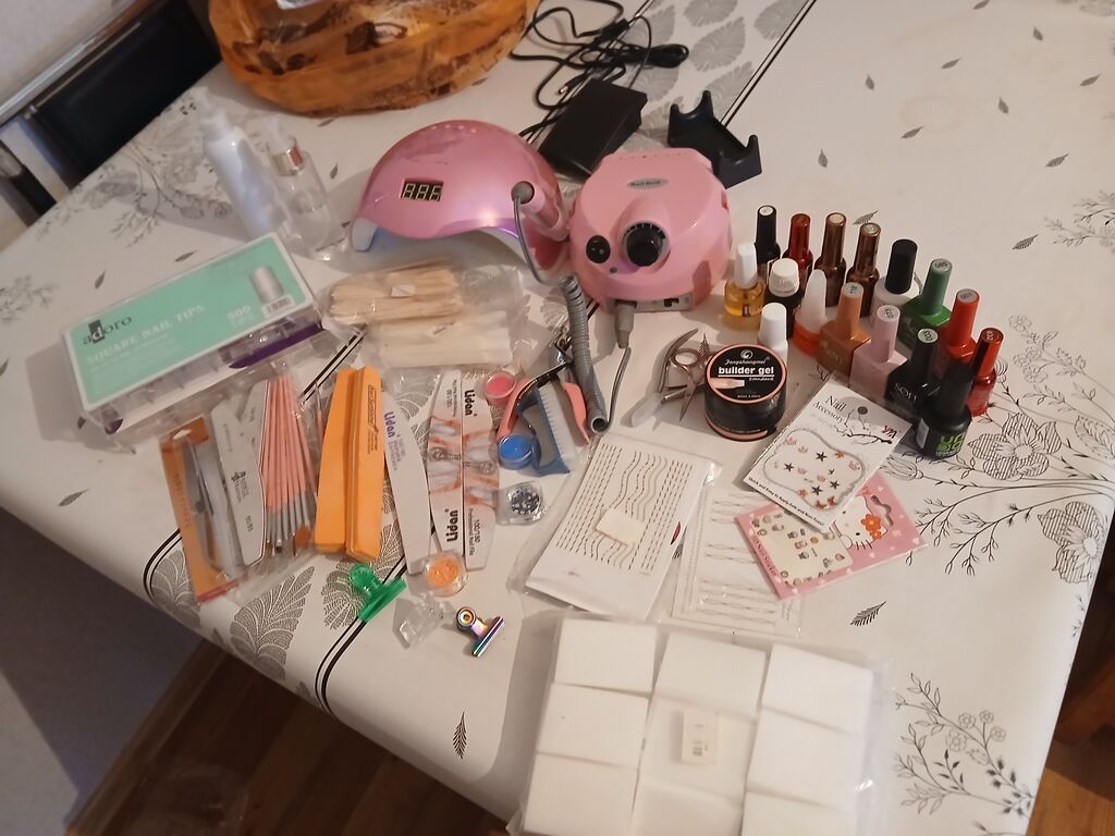Manikür və gel-lak üçün tam set Peşəkar və ev istifadəsinə uyğun dolu
