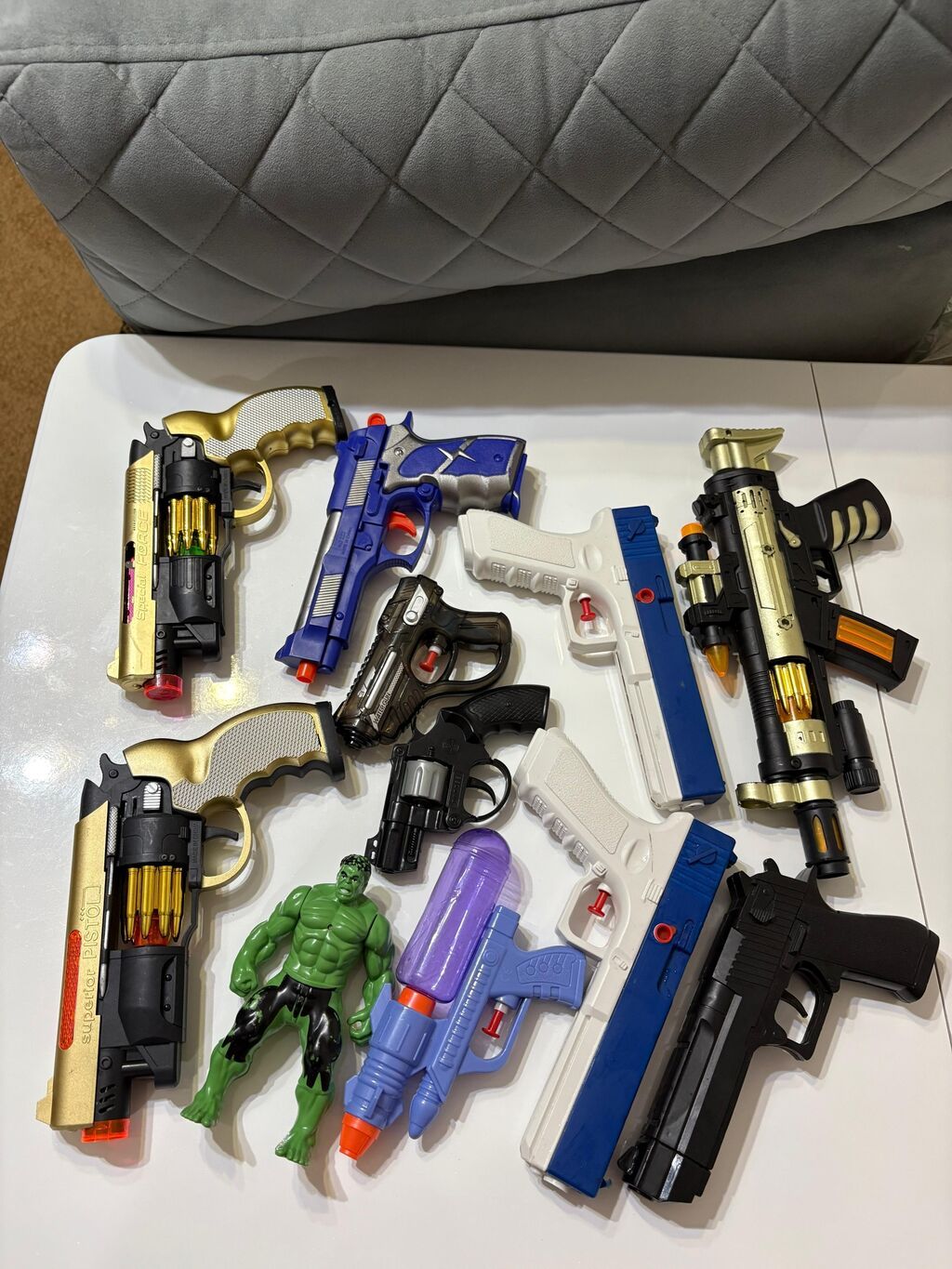 Uşaq üçün oyuncaq silahlar və fiqur dəsti whatsApp aktiv. Məzmun